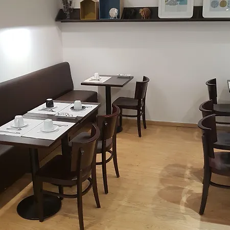 科斯莫斯酒店 2* 巴黎