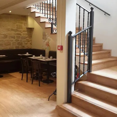 科斯莫斯酒店 2* 巴黎