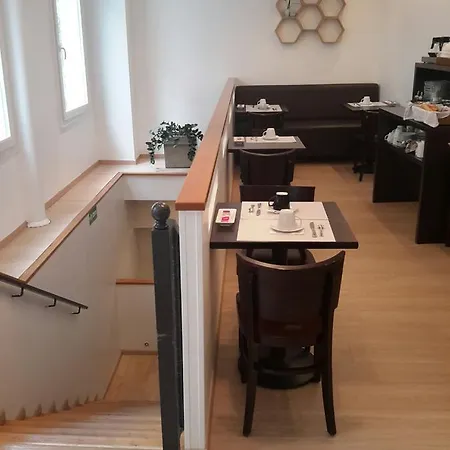 Hotel Cosmos 2*